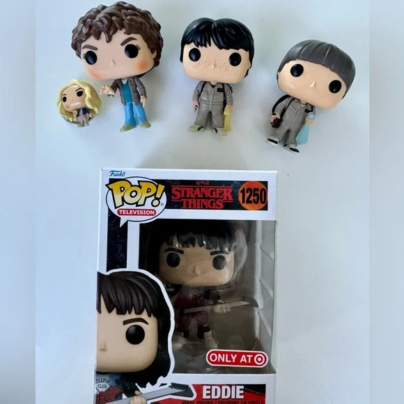 14 Funko Pop: Stranger Things,The little Mermaid, Frozen, Maleficent, Joker